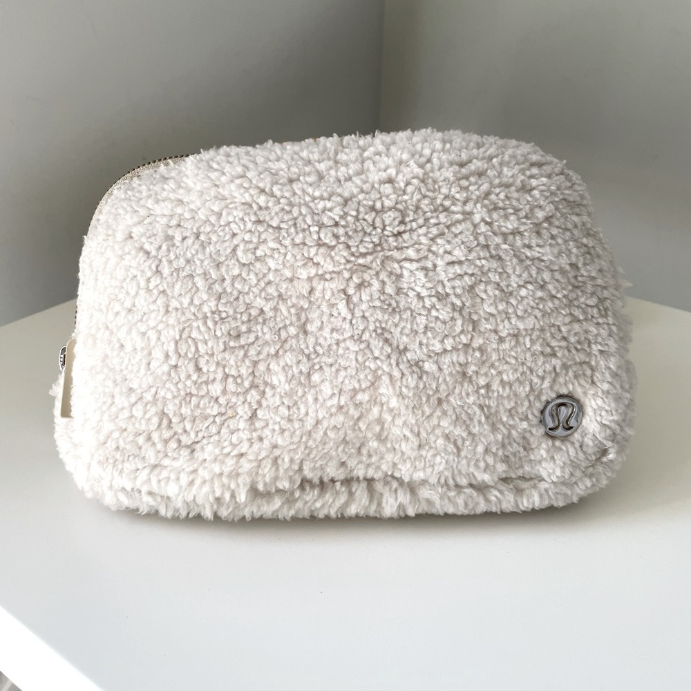 Lululemon Sherpa Belt Bag